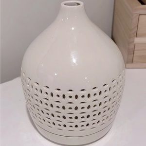 Essential oil diffuser